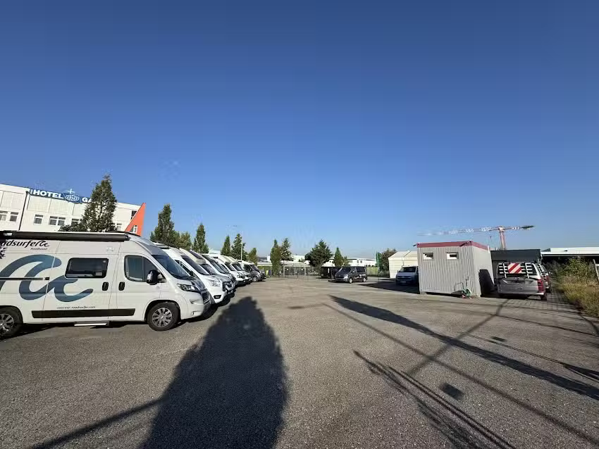 Roadsurfer 2. Parkplatz