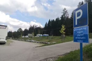 Wohnmobil- und Wohnwagenstellplatz