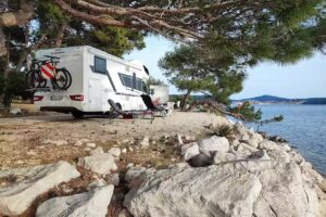 Wohnmobil Vermietung, und jetzt neu, ger&auml;umiger 9 Sitzer Diesel.