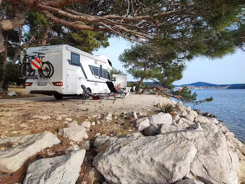 Wohnmobil Vermietung, und jetzt neu, ger&auml;umiger 9 Sitzer Diesel.