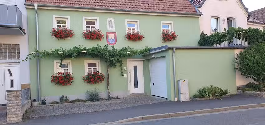 Wohnmobilstellplatz Wipfeld &ndash; AlpacaCamping